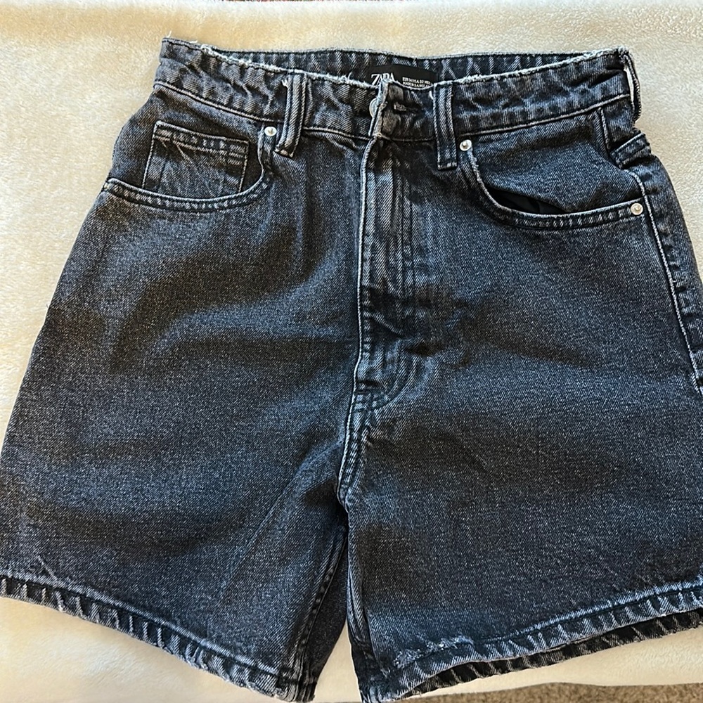 Zara High-Waisted Black Denim Shorts (02)